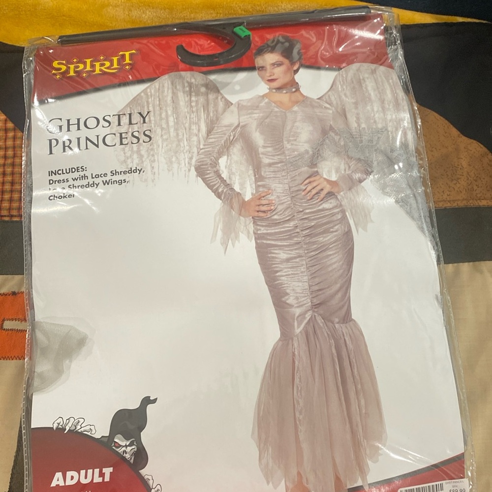 Women’s Ghostly Princess. Size Large. Everything included.🪽🎃